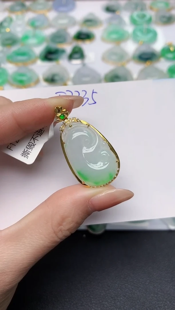 颈饰18K金镶嵌翡翠天然缅甸A货翡翠百元以上9元证书费自理