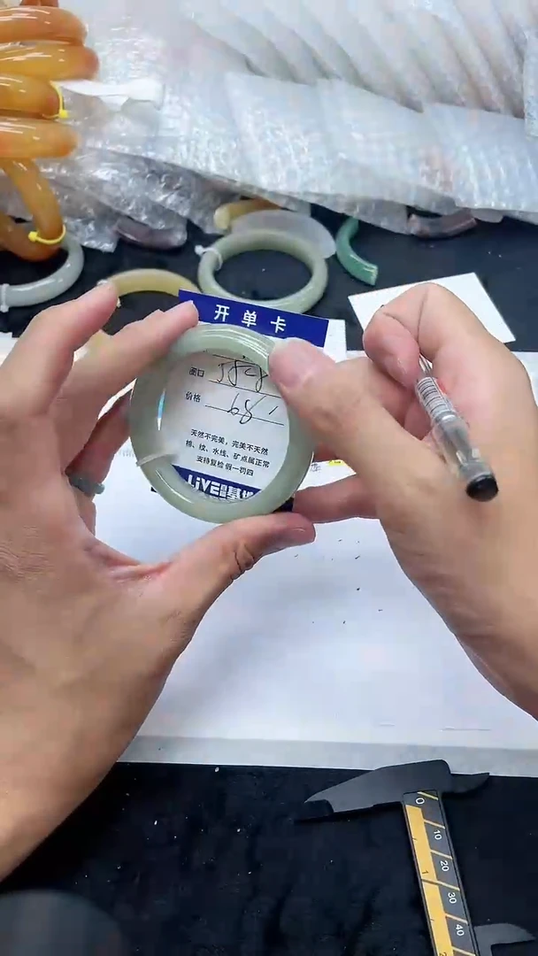 石英质玉手镯未镶嵌95