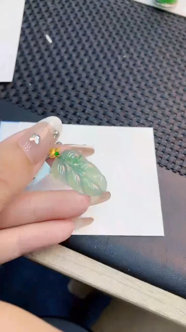 翡翠18K金镶嵌吊坠(不含链)1