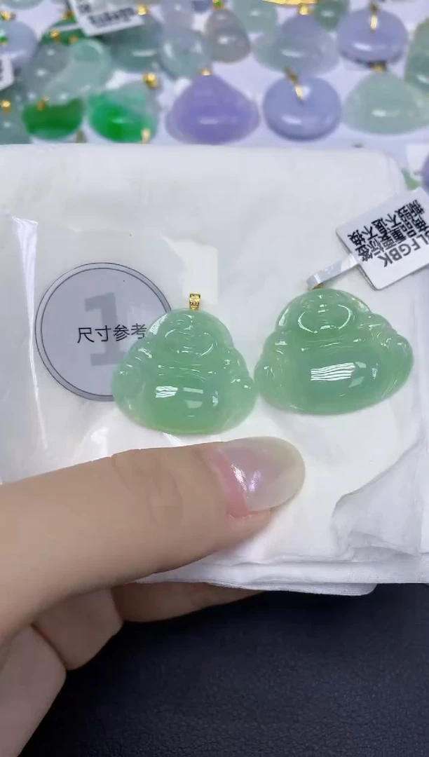 翡翠18K金镶嵌颈饰天然缅甸翡翠A货多样性发其一