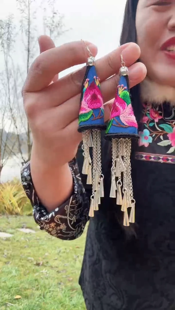 织绣非遗苗绣饰品058