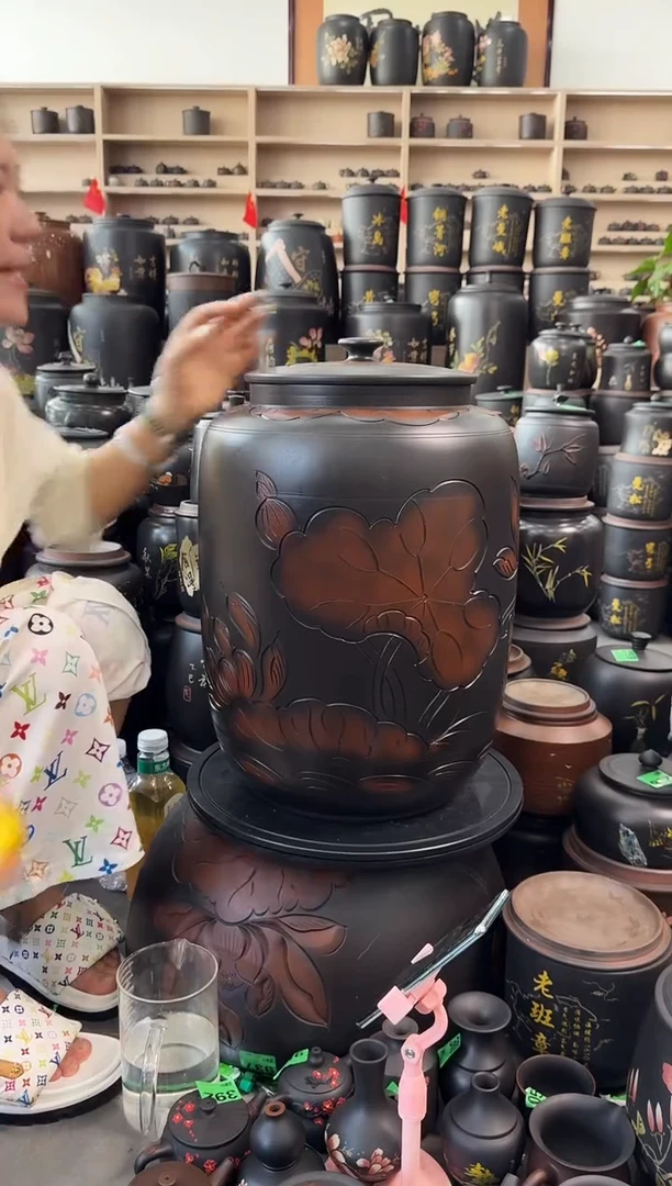 罐瑕疵茶缸高51cm 荷花 148
