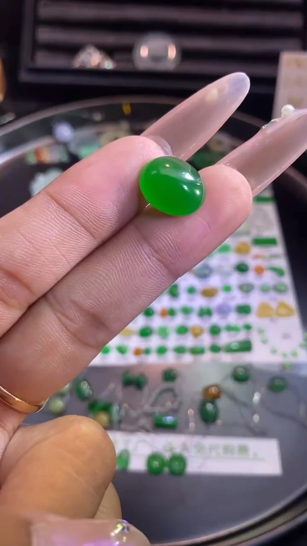 翡翠挂件未镶嵌蛋