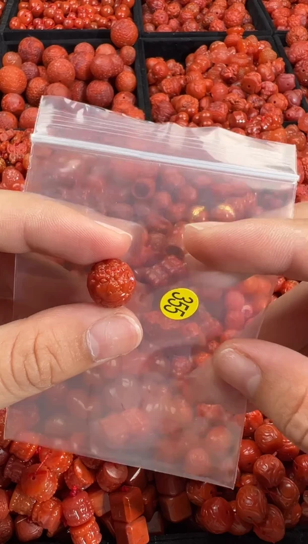 南红玛瑙未镶嵌颈饰1