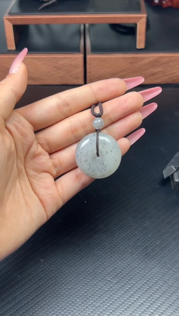 和田玉未镶嵌吊坠(赠链)黑山微色差平安扣M