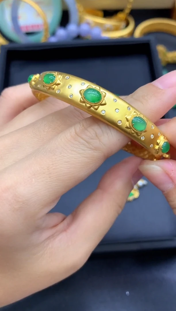 18K金镶嵌手镯翡翠735-中国好珍宝
