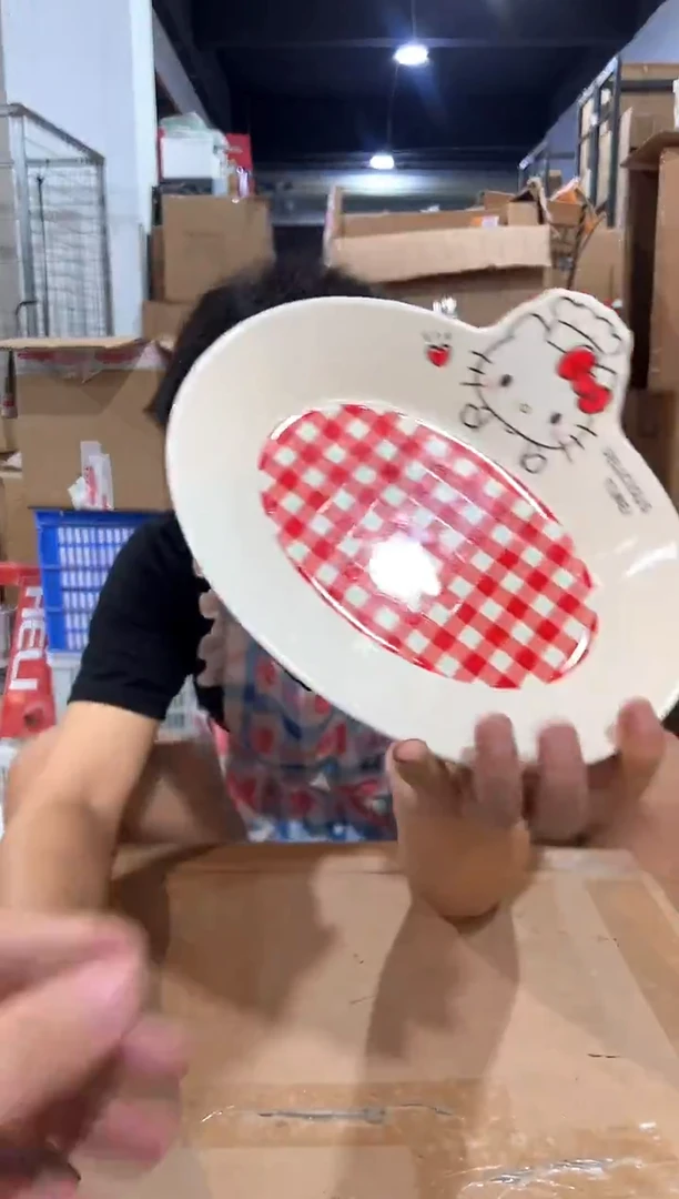 瓷片原盒kt猫红格子餐盘 微瑕