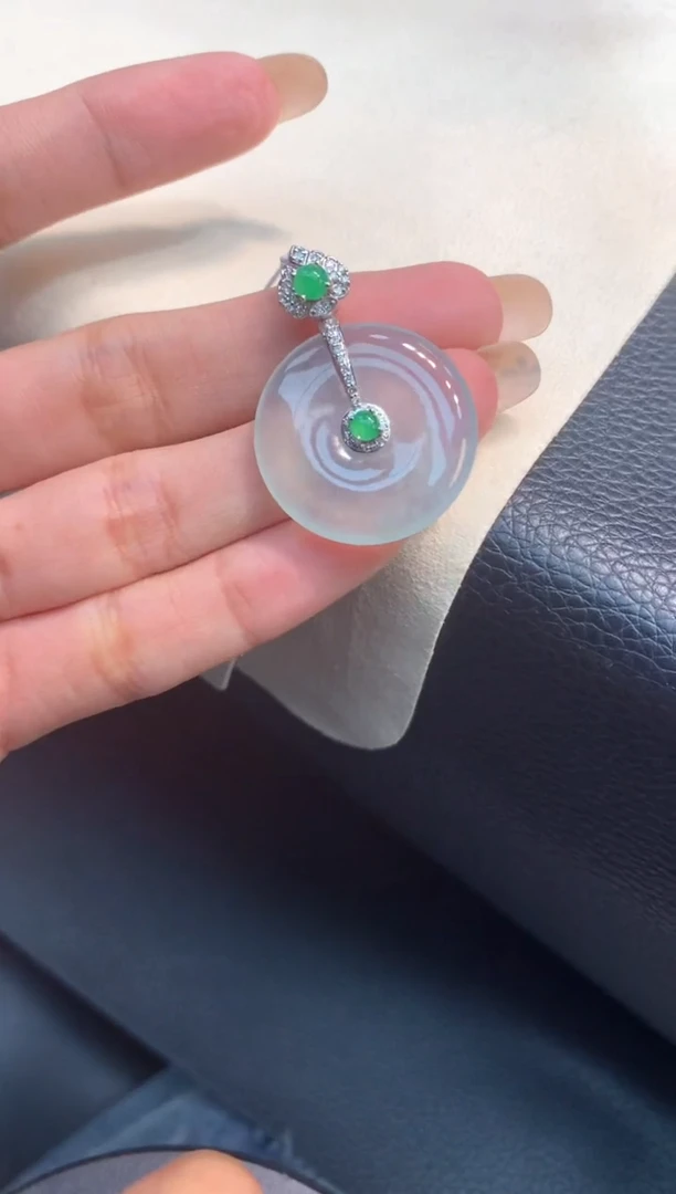 颈饰18K金镶嵌翡翠1