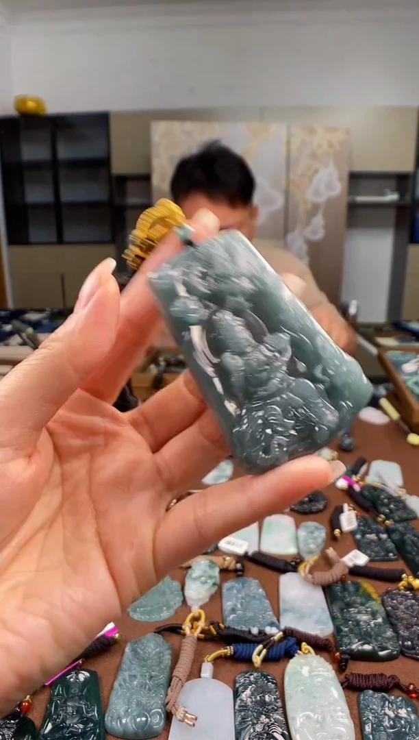 颈饰未镶嵌翡翠 多样性发其一
