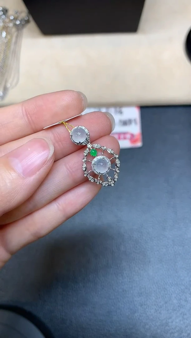 【闪购商品】翡翠颈饰18K金镶嵌【无鉴赏期