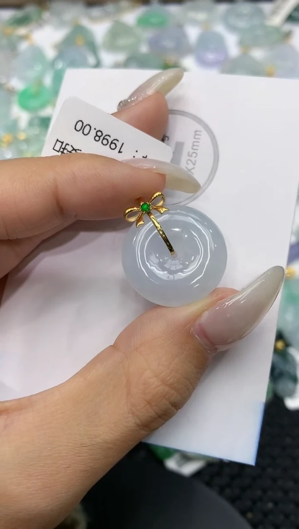 颈饰18K金镶嵌翡翠111111111111