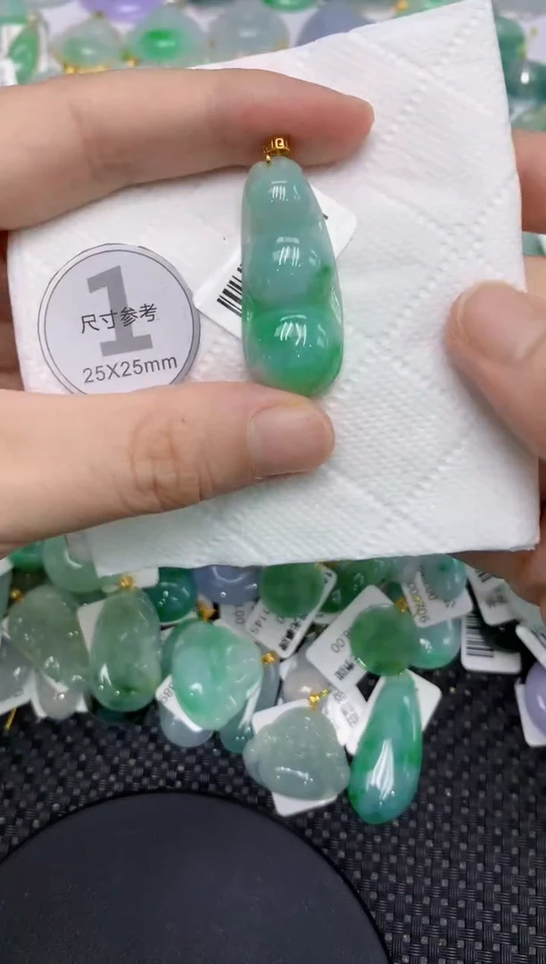 颈饰18K金镶嵌翡翠111111111