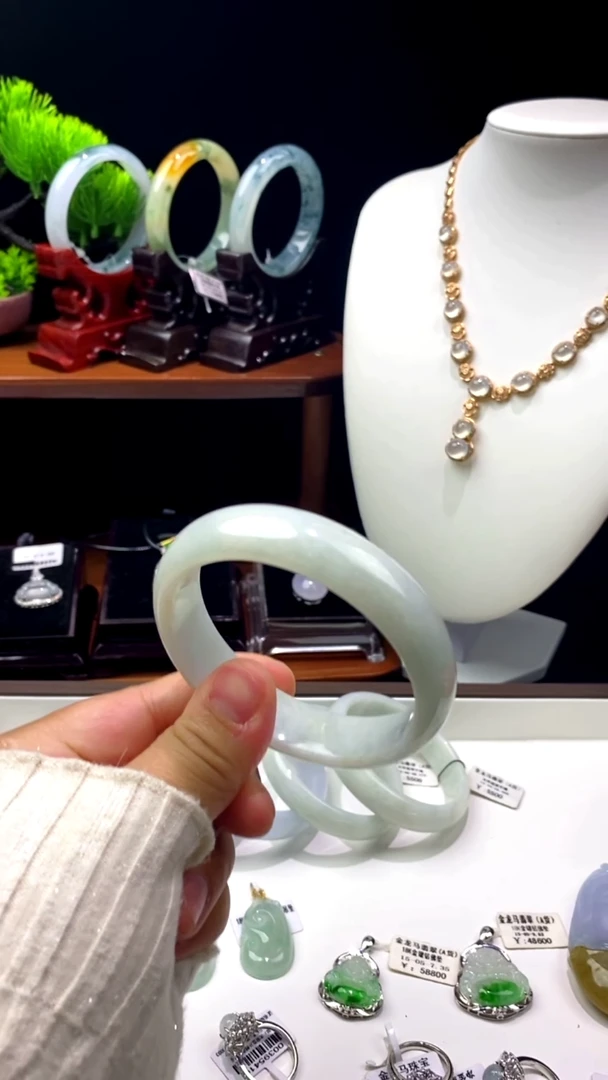 未镶嵌手镯翡翠天然缅料A货翡翠手镯