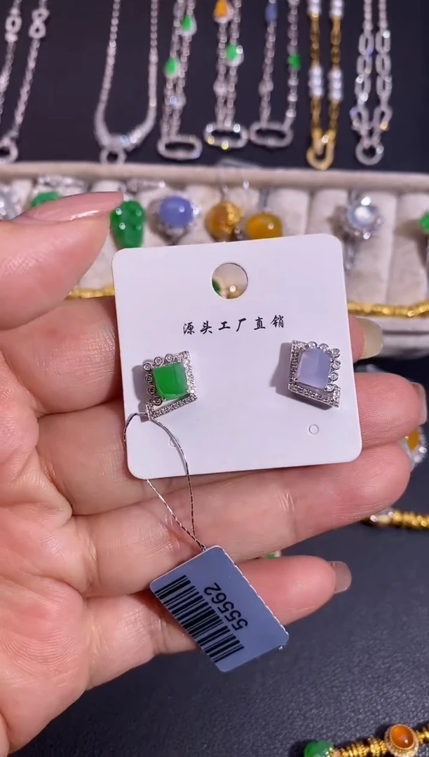 18K金镶嵌翡翠耳饰耳饰