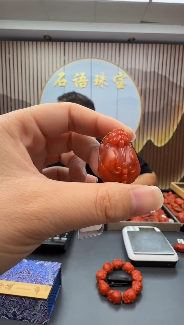 未镶嵌雕刻南红玛瑙074ZB0914产品一个
