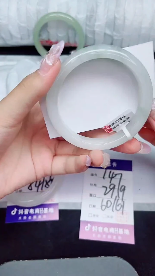 未镶嵌手镯石英质玉147-60/61