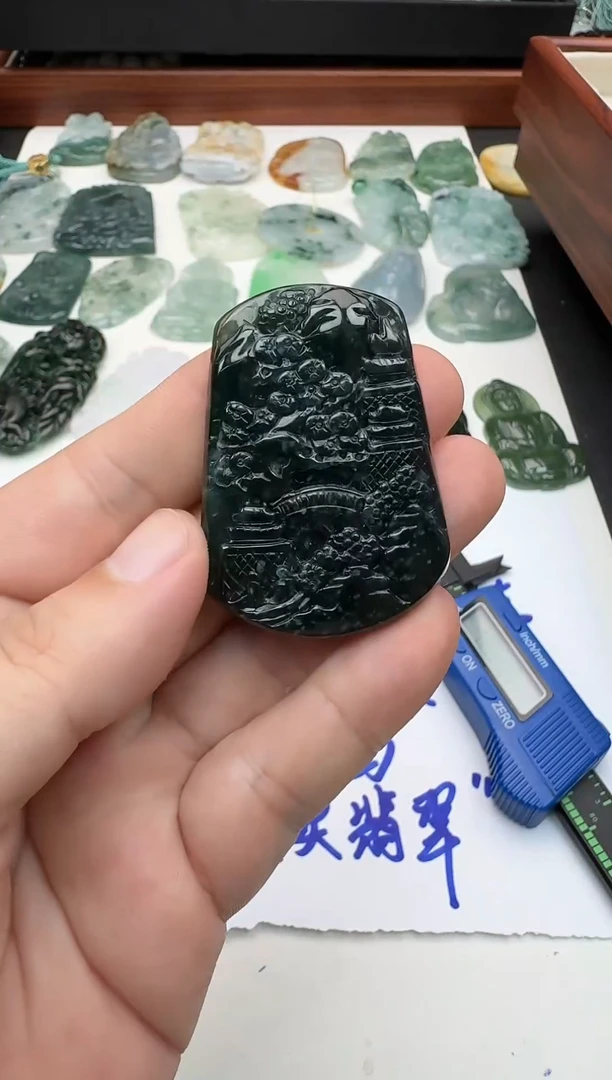 翡翠未镶嵌颈饰1