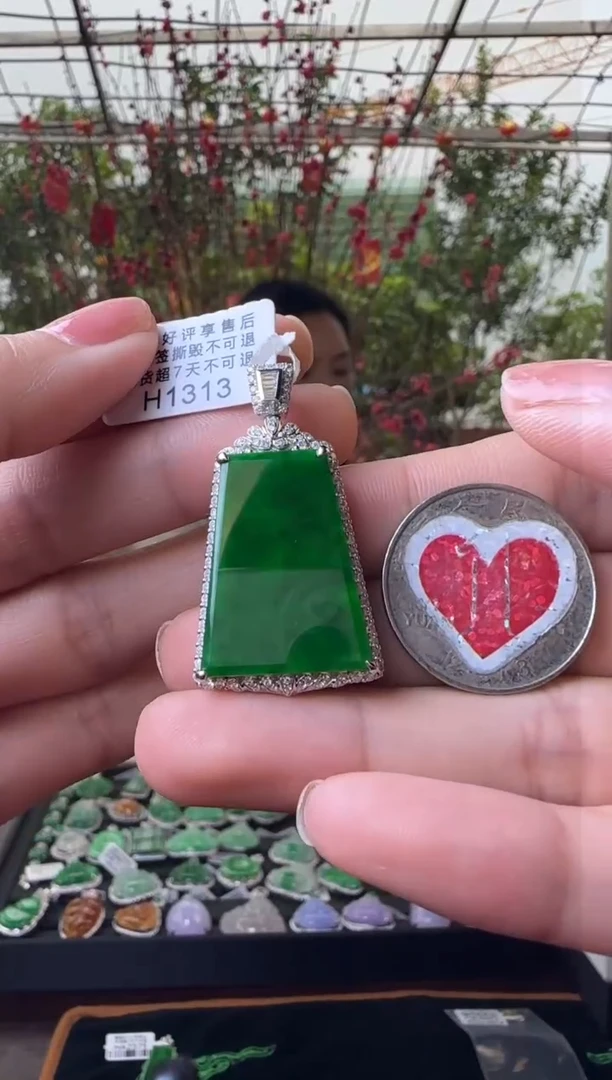 【闪购商品】翡翠颈饰18K金镶嵌H1313 绿无事牌