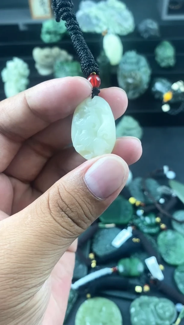 和田玉未镶嵌颈饰1