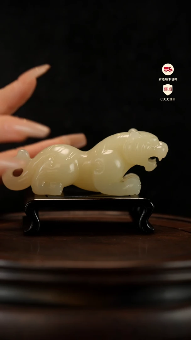 云南石竹叶青雕刻：伏虎手把件摆件镇尺