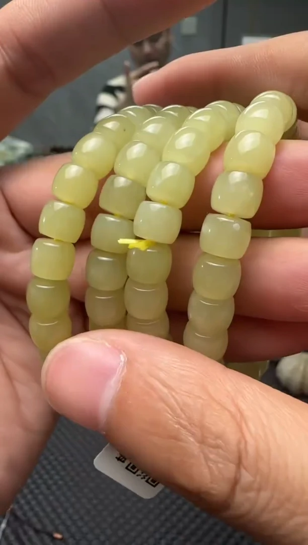 未镶嵌手串和田玉若羌黄口手串卡6x8  多样性发其一