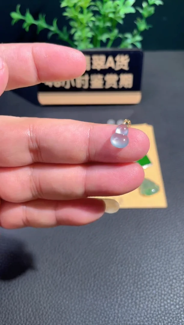 颈饰18K金镶嵌翡翠翡翠