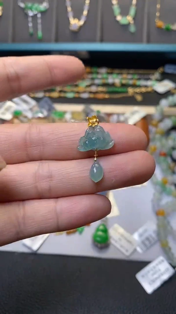 颈饰18K金镶嵌翡翠40086