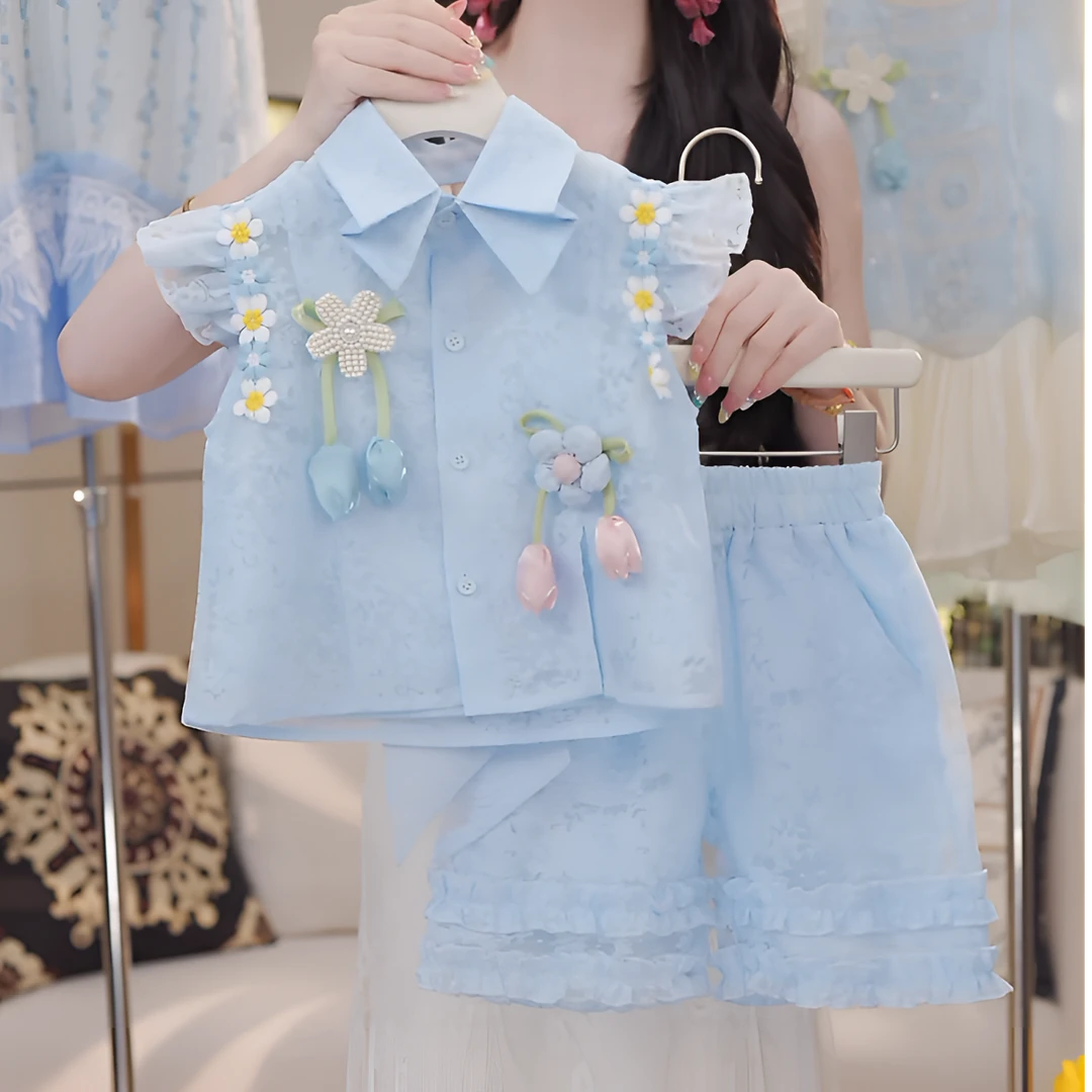 女宝宝夏季清新凉感冰蓝色套装2025新款儿童小飞袖衬衫短裤两件套