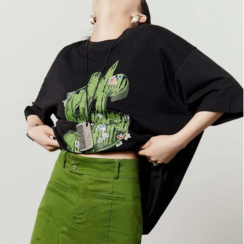 「出品」美元贴纸印花T恤女2025夏季新款圆领宽松休闲短袖