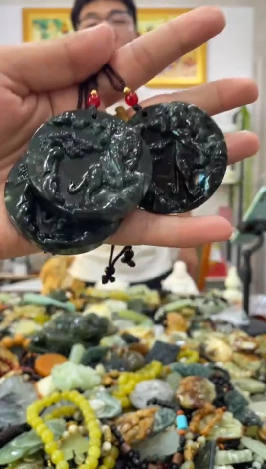 未镶嵌岫玉吊坠多样性发货发其中一件