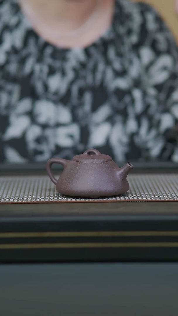 茶壶紫砂08-半手紫玉金砂小石瓢150cc