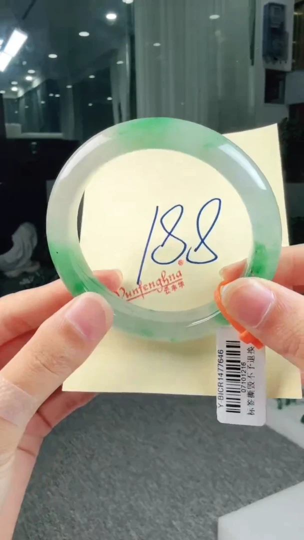 未镶嵌手镯石英质玉（非洲翠）188