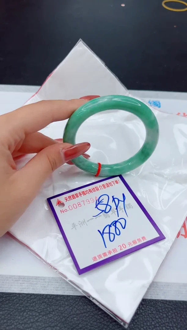 翡翠手镯未镶嵌1