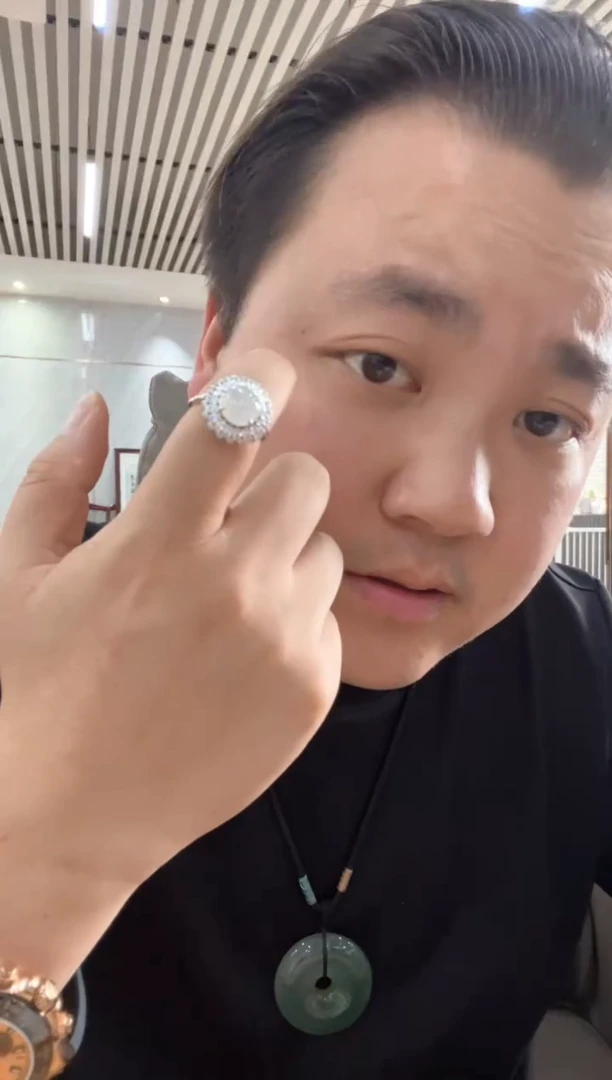 翡翠手镯未镶嵌戒指