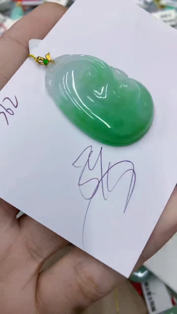 颈饰18K金镶嵌翡翠111111111111