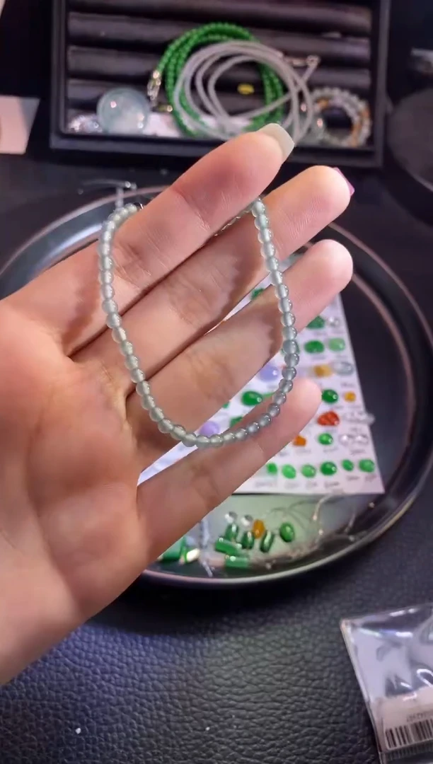 翡翠挂件未镶嵌珠