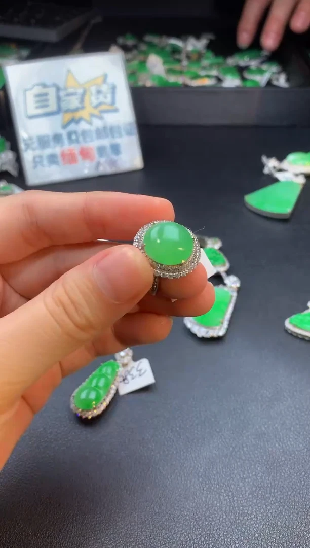 翡翠银S925镶嵌颈饰翡翠