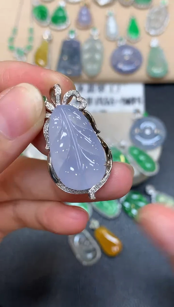 颈饰18K金镶嵌翡翠树叶【无服务费