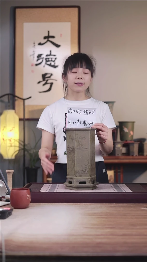 紫砂花盆龙骨清砂刻绘山水六方一只带托