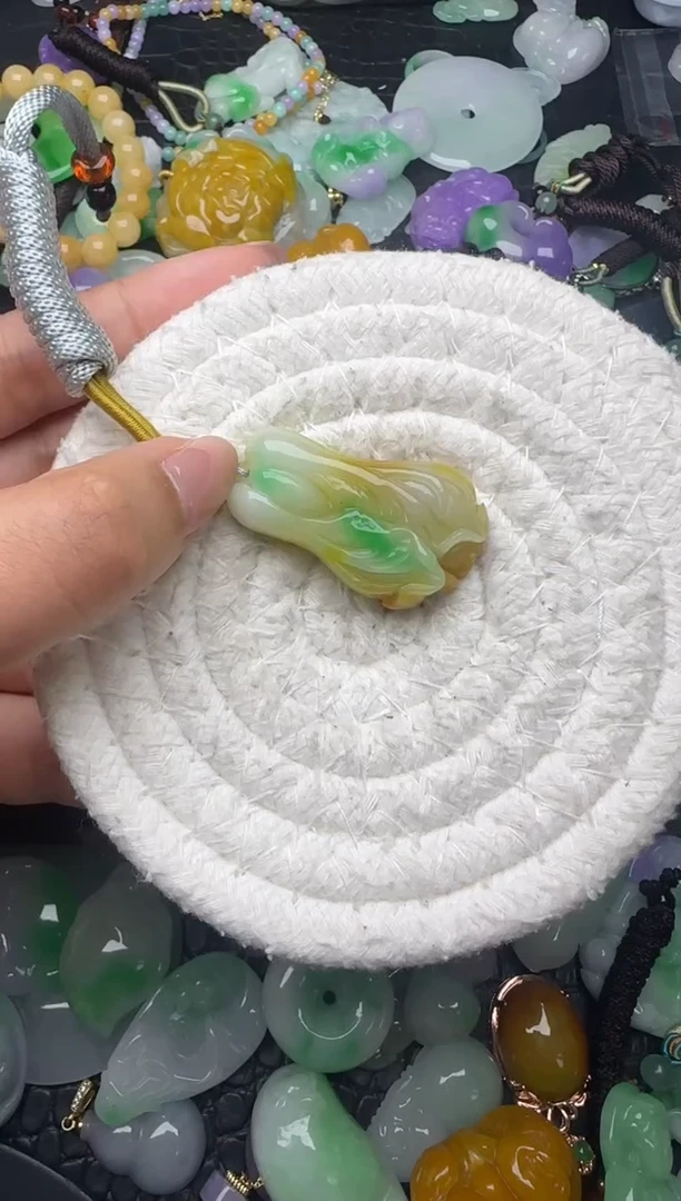 颈饰未镶嵌翡翠缅甸翡翠吊坠
