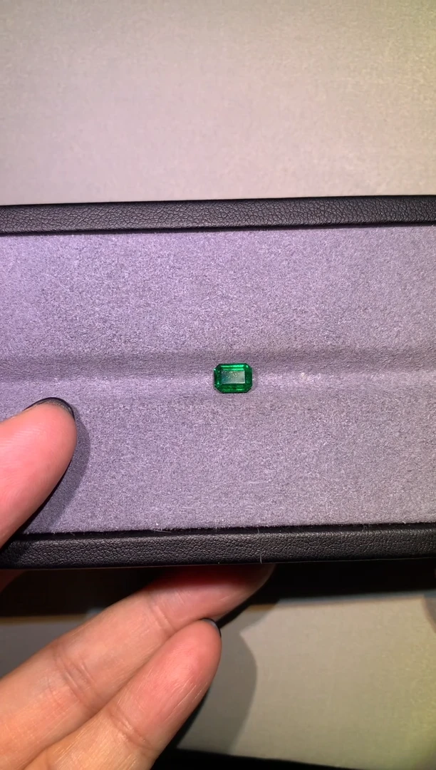 裸石祖母绿1.05ct赞比亚沃顿微油吉尔德