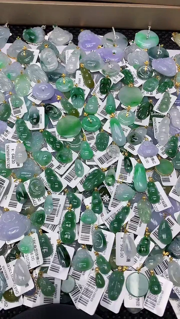 颈饰18K金镶嵌翡翠1111111111111