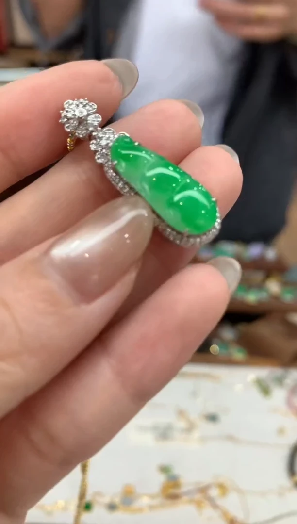 翡翠18K金镶嵌吊坠(不含链)豆子