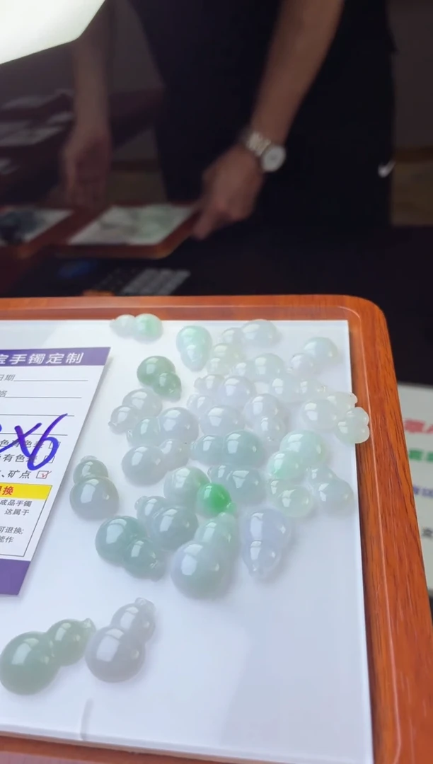 吊坠(不含链)未镶嵌翡翠缅甸天然翡翠葫芦吊坠 多样性发一