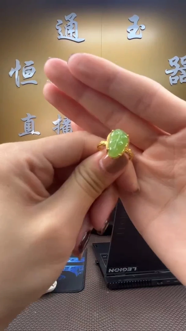 颈饰未镶嵌和田玉戒指