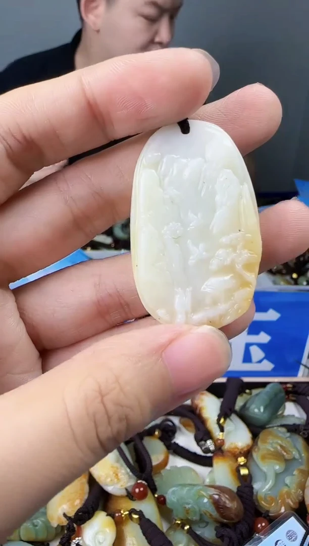 和田玉未镶嵌颈饰1