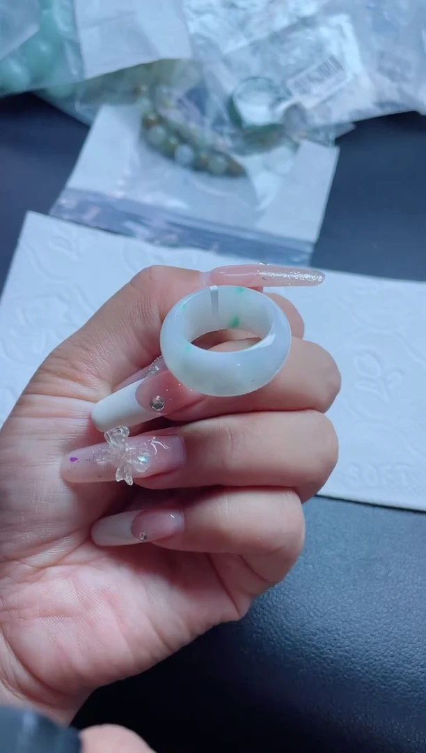 翡翠戒指未镶嵌戒圈