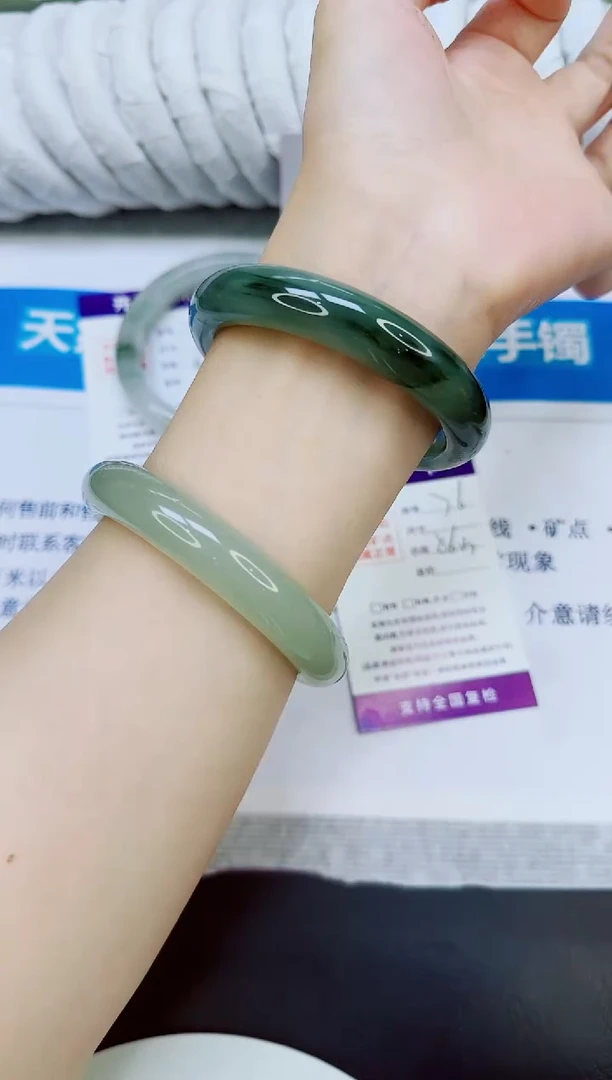 未镶嵌手镯石英质玉76/56.3