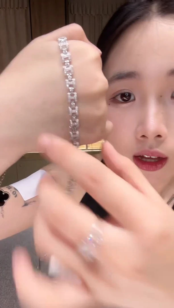 铂Pt950镶嵌手链钻石钻石机车坦克H手链