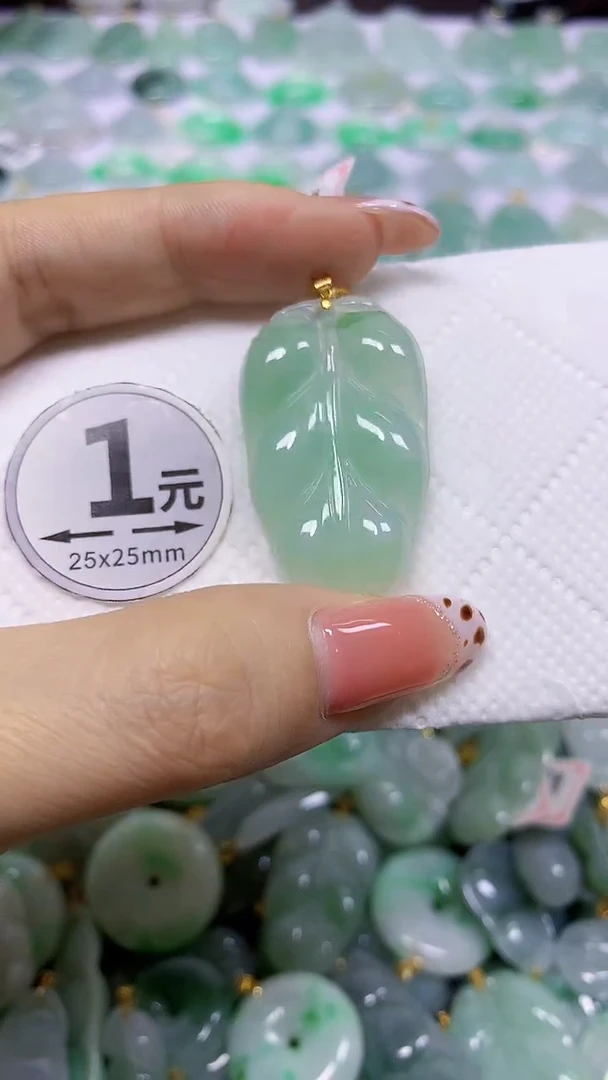 颈饰18K金镶嵌翡翠天然翡翠A货